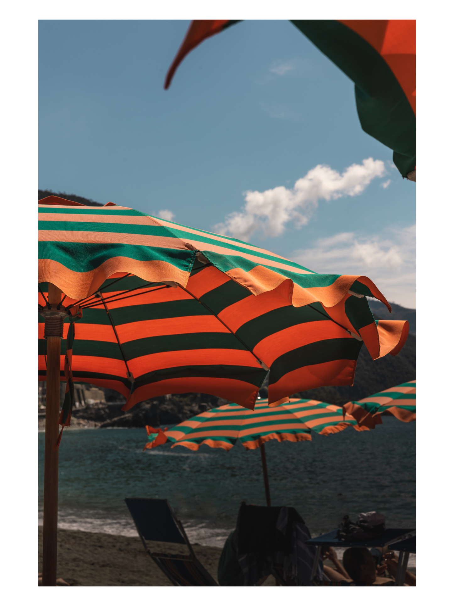 Fånga Fine Art Print beach with green and orange striped umbrellas