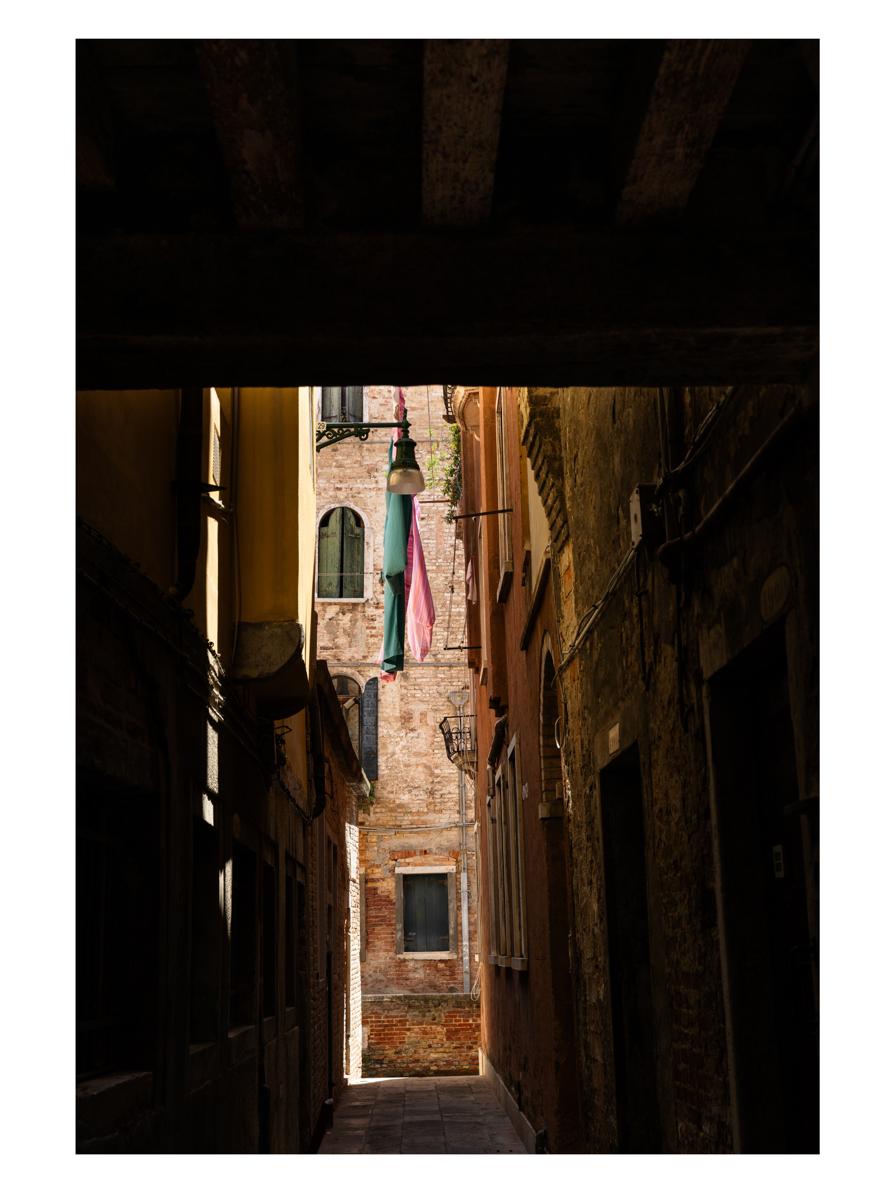 Fånga Fine Art Print Venice Italy little street